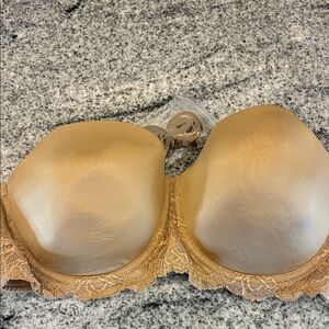 Calvin Klein Nude Strapless Bra with Lace Detail. 36D.      B8